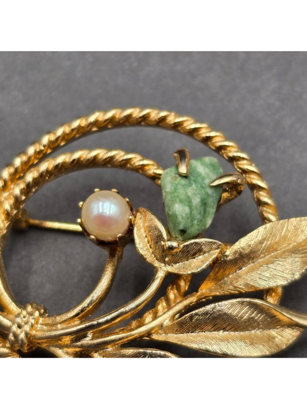 Vintage Sarah Coventry Jade Garden Brooch 2" Genuine Pearl & Jade Gold-Tone 1966 - Picture 2 of 9